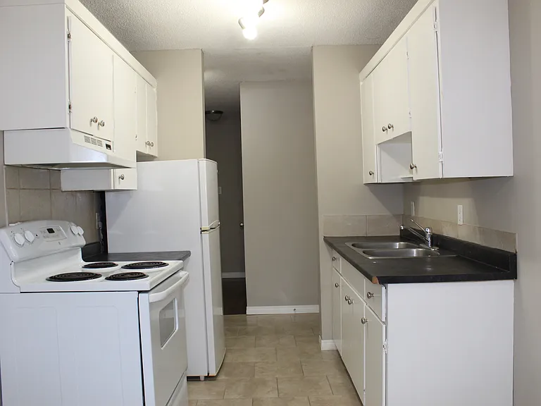 11940 82nd St NW — Photo 5