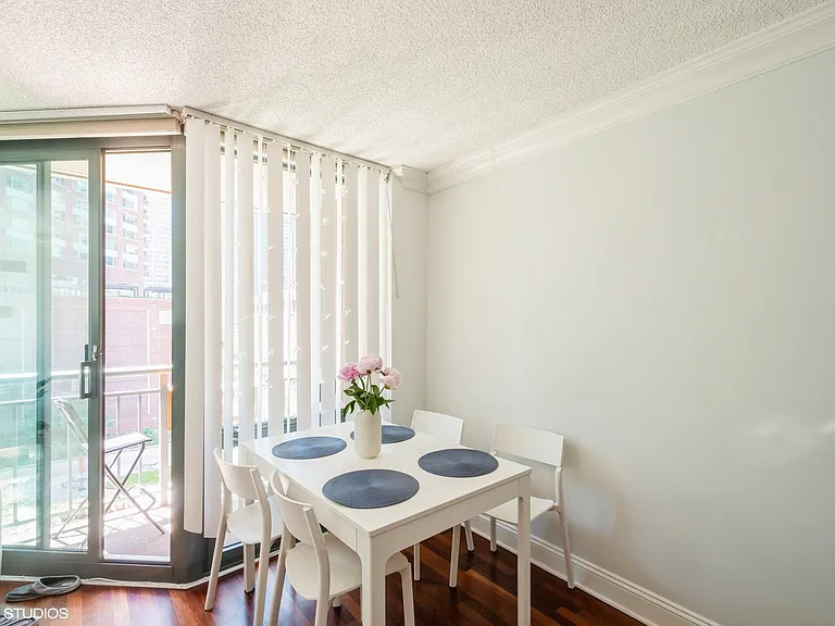 440 N McClurg Ct #705 — Photo 4