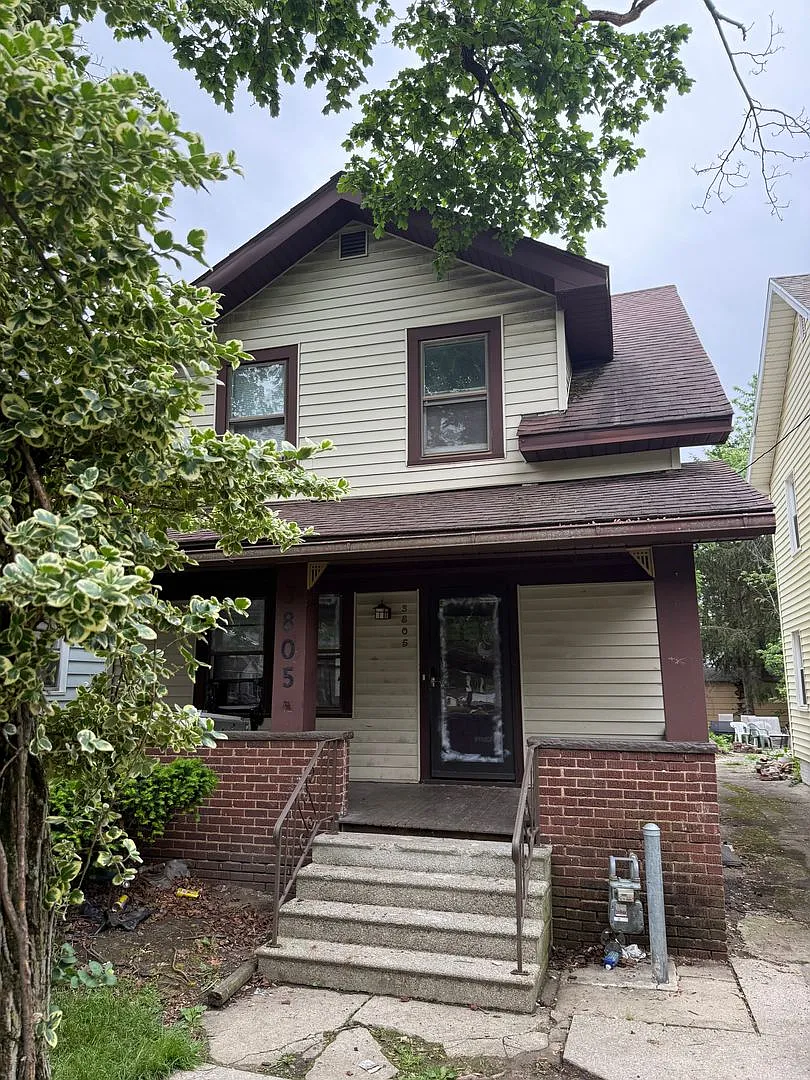 3 Bed 1 Bath — Photo 1