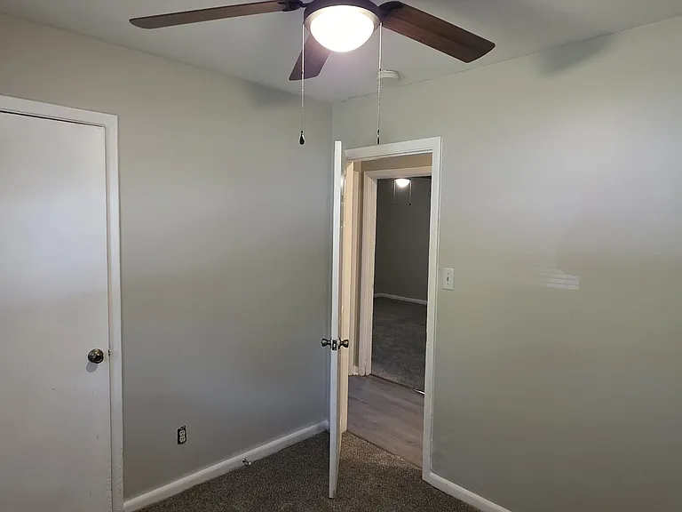 2206 Bothwell St — Photo 17