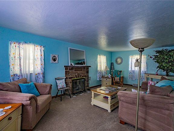 3rd image of 921 Athalia Ave