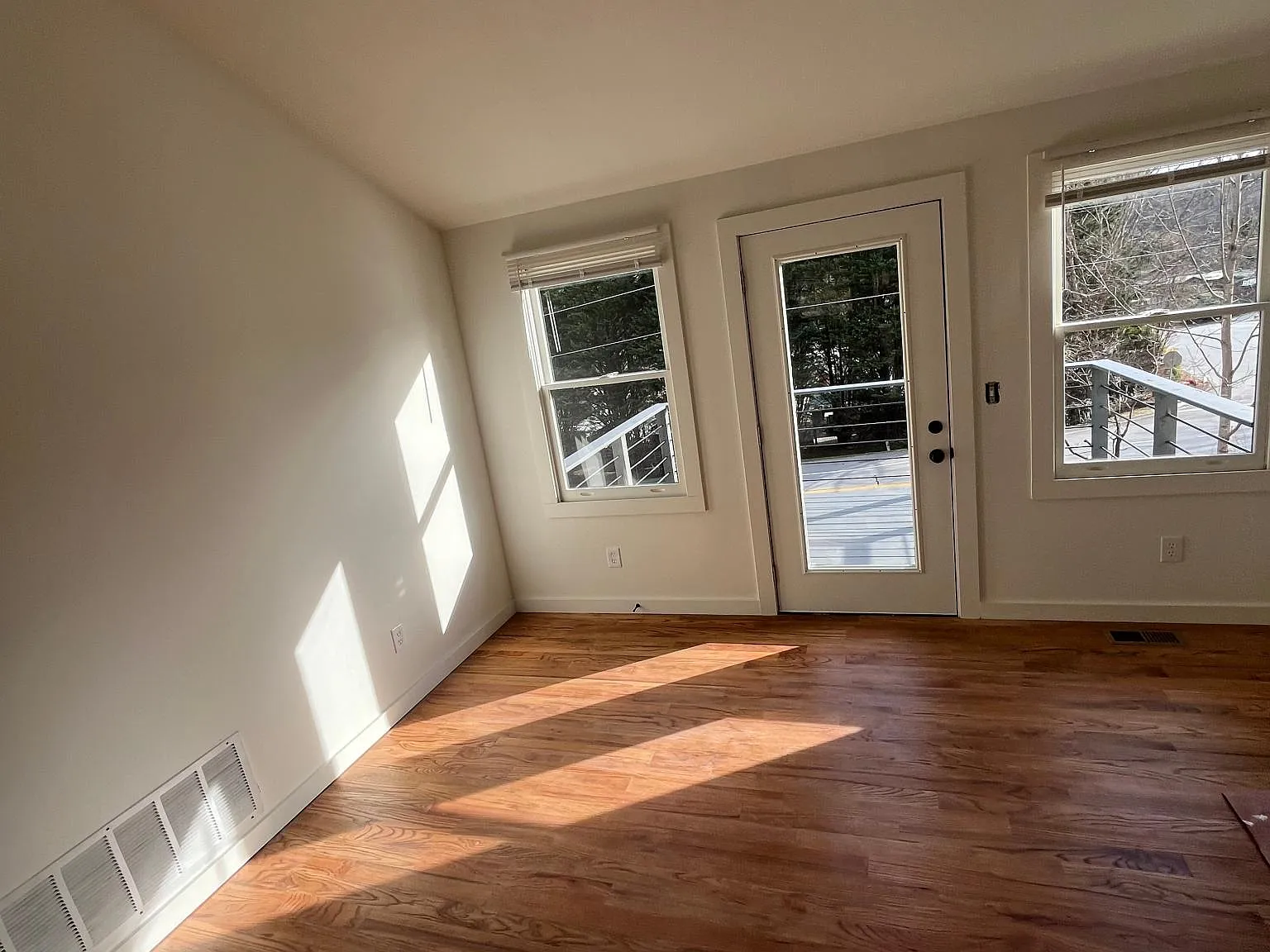 2 bed, 1200 sqft, $1,800 — Photo 2