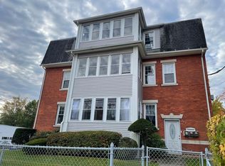 113 Park Rd APT 3, West Hartford, CT 06119