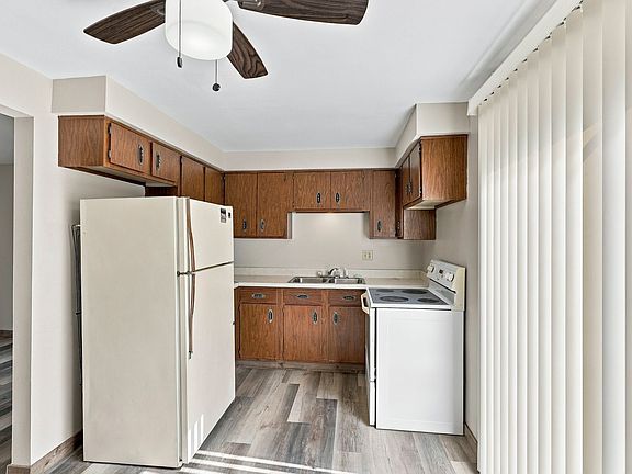 5th image of 3727 Parkway Blvd #G