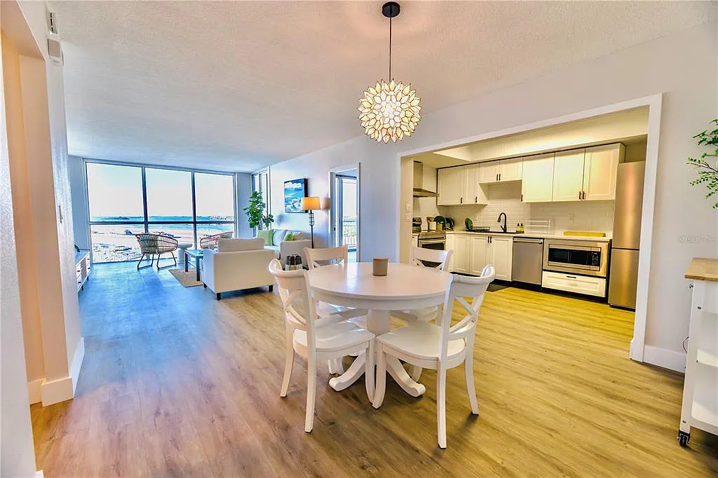 2 bed, 2.0 bath, 1269 sqft, $3,200 — Photo 2