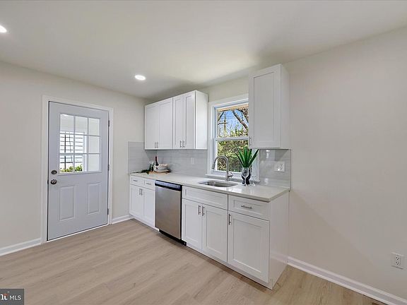 5th image of 1531 Tieman Dr