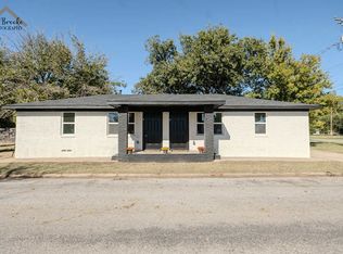 103 Margaret St #B, Burkburnett, TX 76354