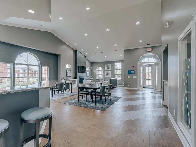 Kingsley — Photo 4