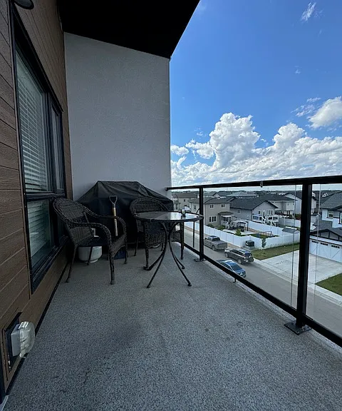 545 Hassard Close — Photo 3