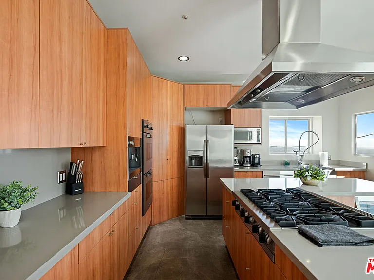 8435 Franklin Ave — Photo 16