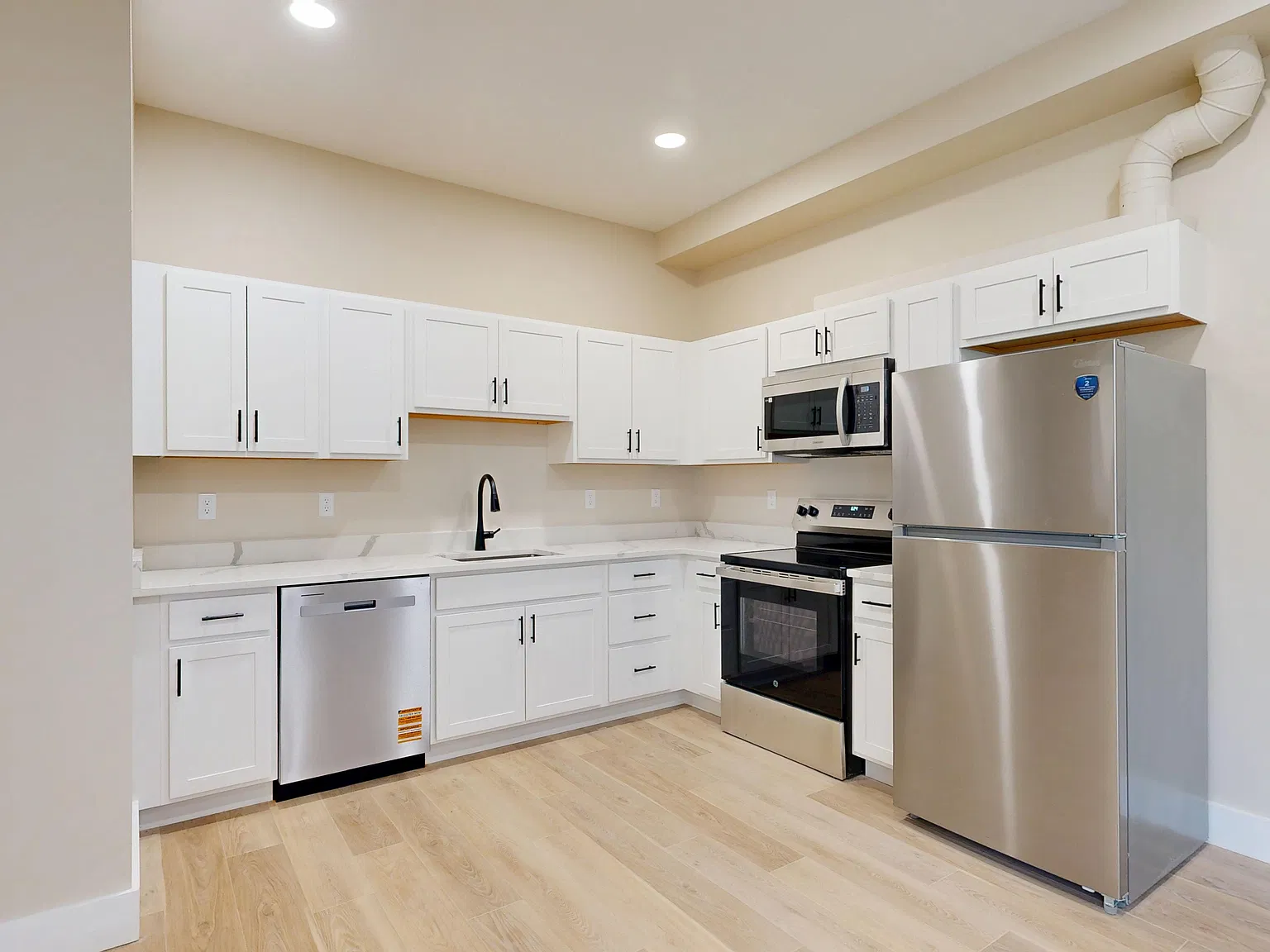 2 bed, 950 sqft, $2,200 — Photo 2