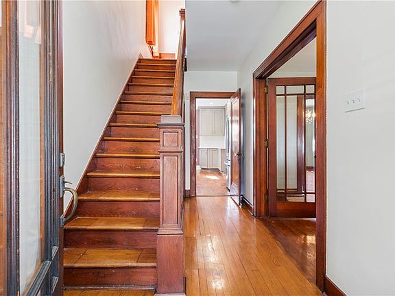 4th image of 147 W Marigold St