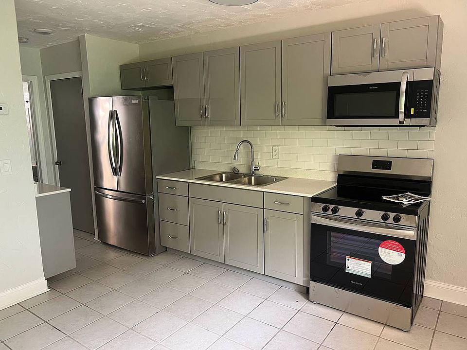 1st image of 610 & 612 NE 29th Dr #10722702