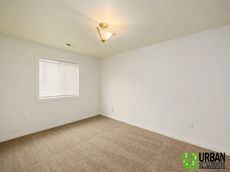 1511 W Gardner Ave — Photo 15
