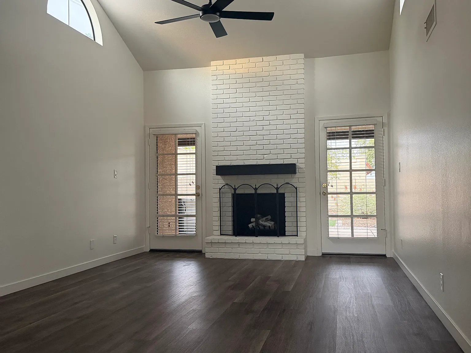 2 bed, 1124 sqft, $2,100 — Photo 3