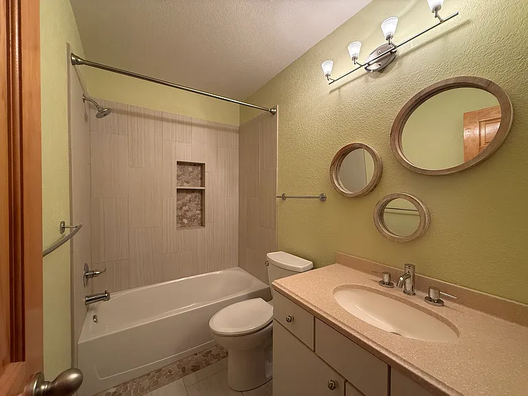 Updated full bathroom