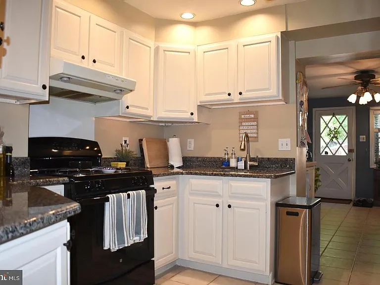 738 Fairview Rd — Photo 9
