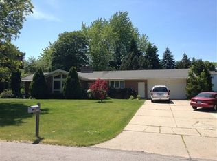 2025 Woodcliff Ave SE, Grand Rapids, MI 49546