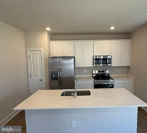 4 bed, 2.5 bath, 1778 sqft, $2,650 — Photo 3