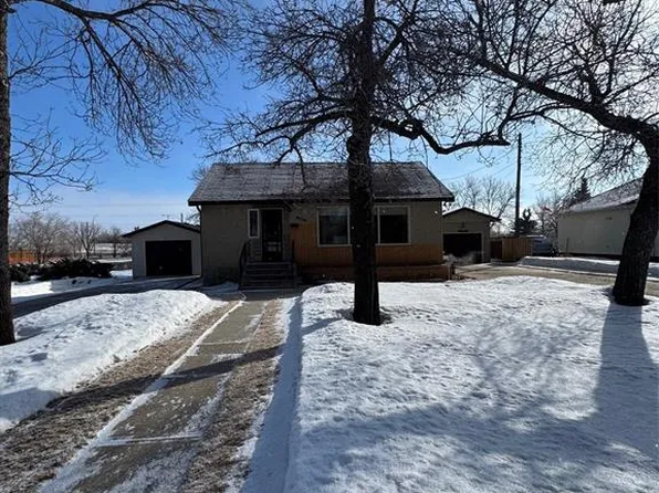 1082 113th STREET, North Battleford, SK S9A 2M1
