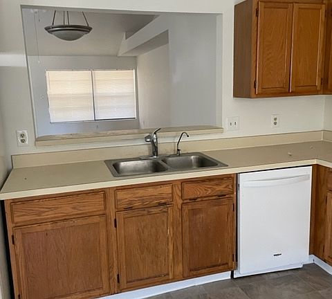 5th image of 1043 Neely St