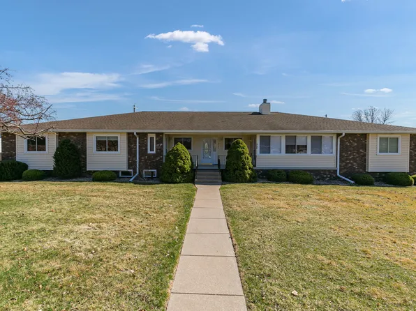 4704 9th St #2, East Moline, IL 61244