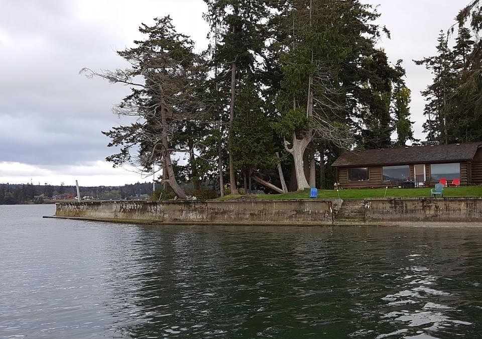 280 degree waterfront. Huge lawn. Southernmost tip of Tulali