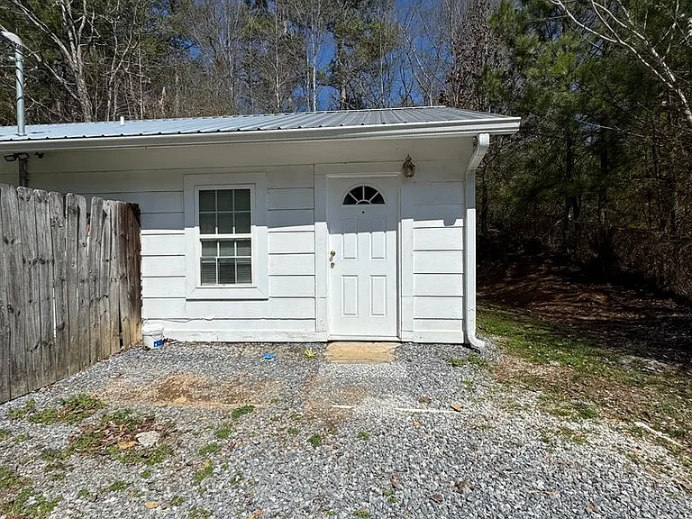 212 Scott Dr SW — Photo 2