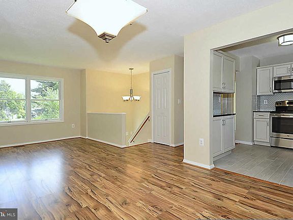 4th image of 9730 Blake Ln