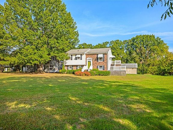 4th image of 3090 Cherokee Dr