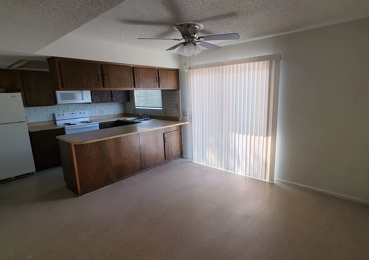 Three Bedroom Two Bath House — Photo 2