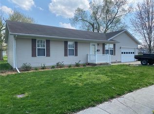 205 N Saint Clair St, Altamont, IL 62411