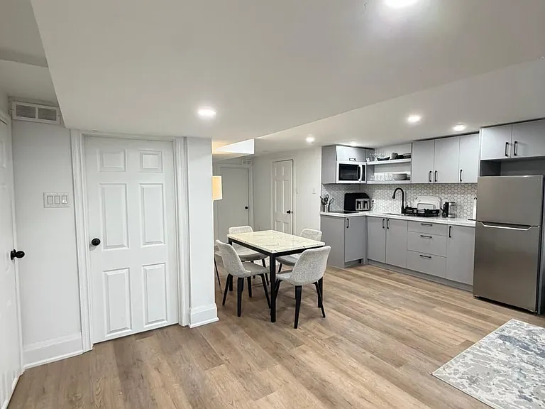 6 Woodvale Cres #LOWER — Photo 7