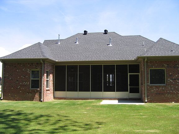 3rd image of 612 E Crawford Dr