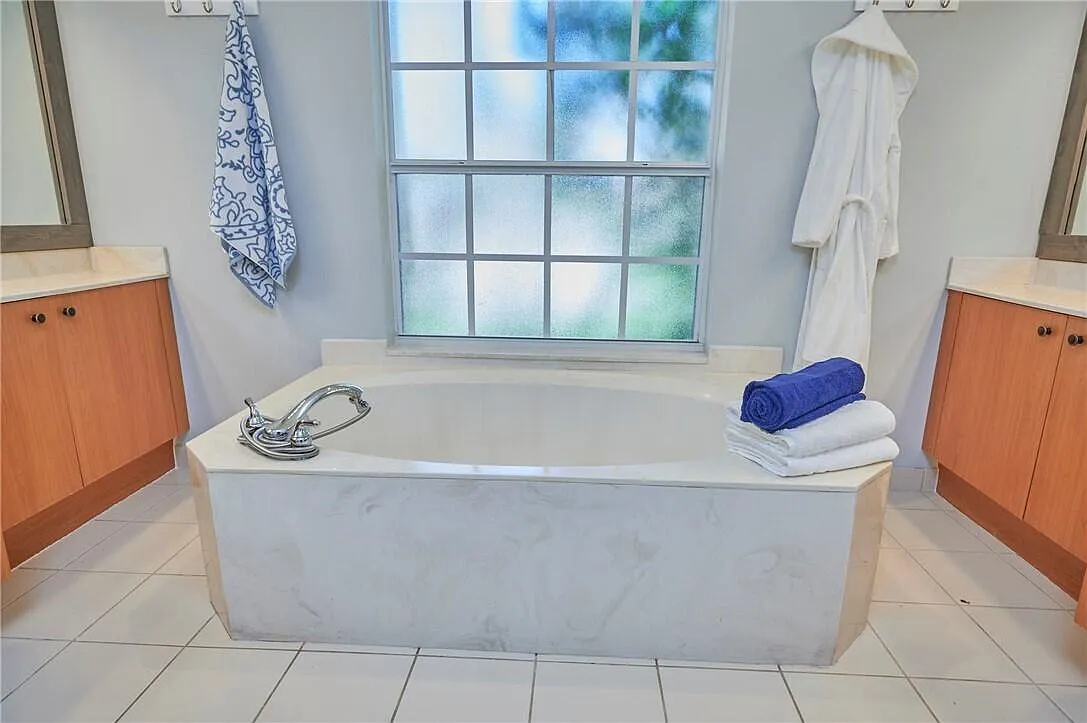 4 bed, 2.5 bath, 2298 sqft, $2,850 — Photo 3