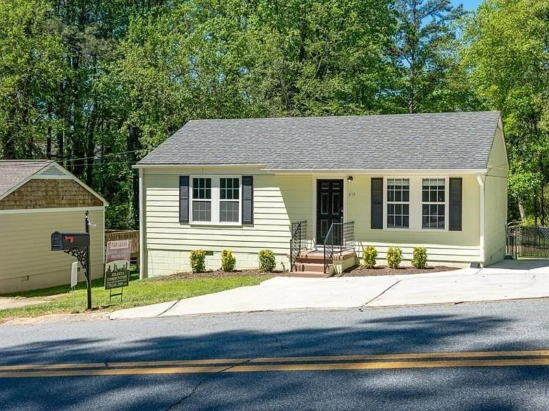 2 bed, 1.0 bath, 892 sqft, $1,800 — Photo 2