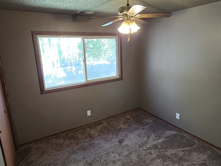 637 SE Commerce St — Photo 11