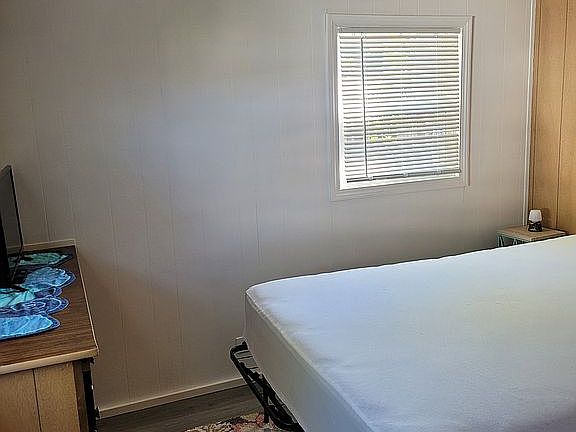 5th image of 9456 Lake Shore Rd #43