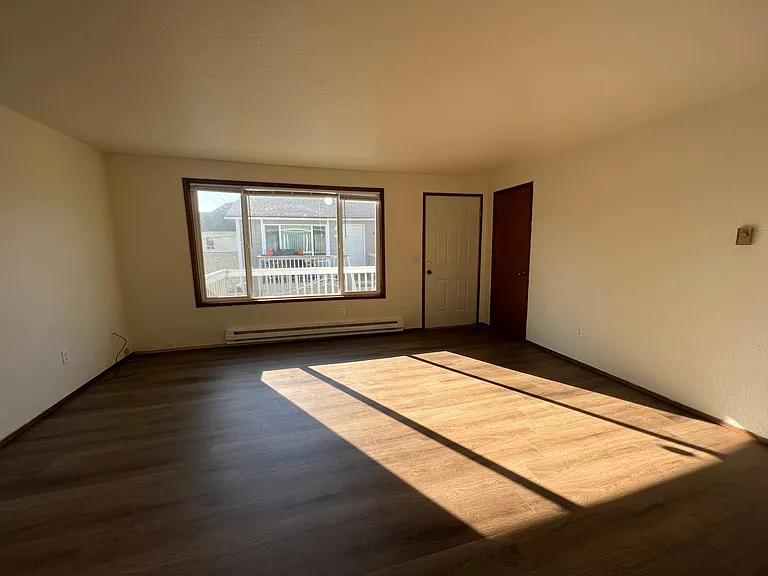 1411 G St #B — Photo 6
