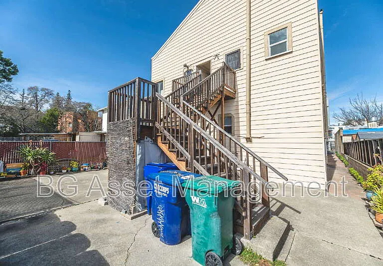 2039 Macarthur Blvd #9 — Photo 17