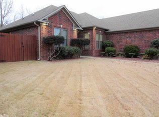 1805 Airborn Dr, Jacksonville, AR 72076