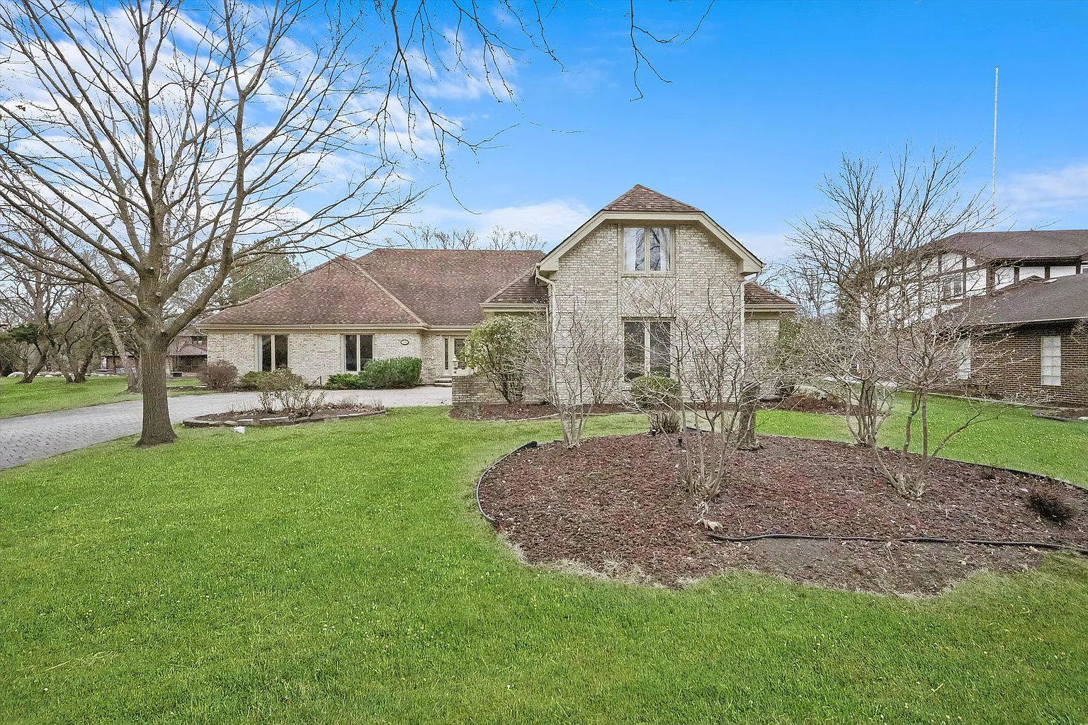 519 Forest Mews Dr photo 1