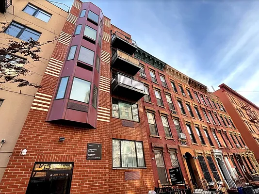 Rented by Compass | media 28