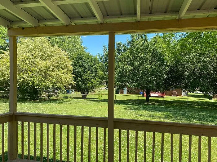 3 bed, 2.0 bath, 1457 sqft, $1,550 — Photo 2
