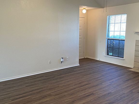 5th image of 715 Ballard St