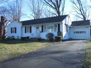 23 Strathmore St, Springfield, MA 01109