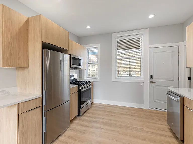 7417 N Clark St — Photo 37