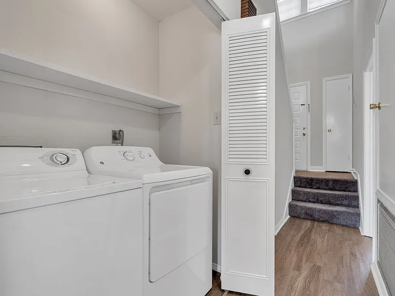 Woodlake Apartments — Photo 48
