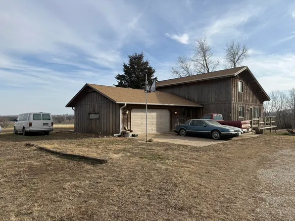 319 S Woodward Rd, Salina, KS 67401