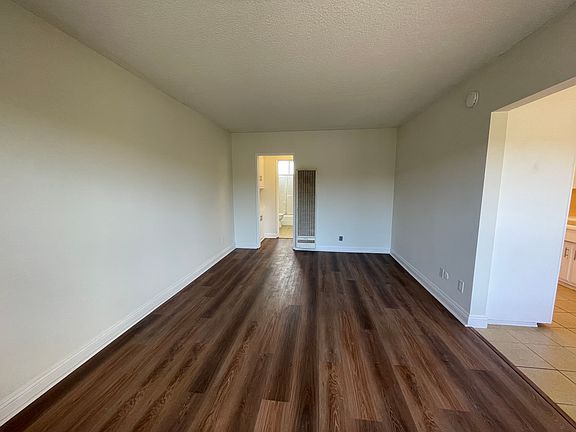 2nd image of 842 W Redondo Beach Blvd APT 19